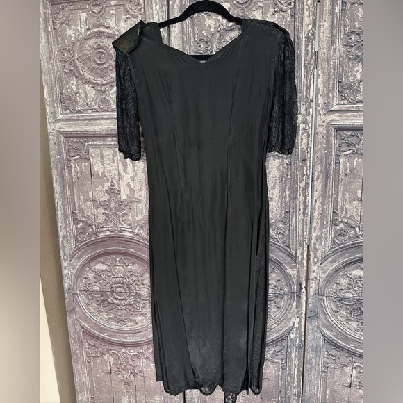 ❌SOLD ON MY IG Vintage Beaded Cocktail Dress - Picture 15 of 15